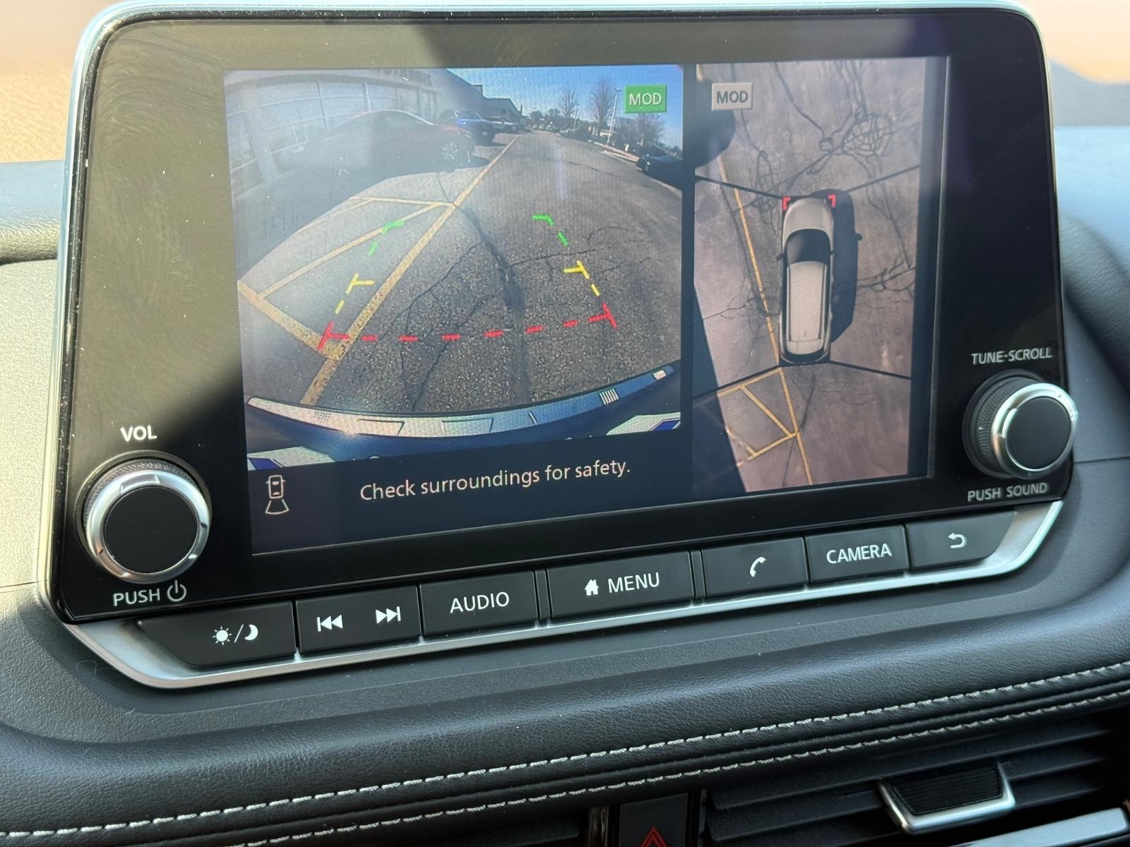 Nissan Rogue Vehicle Image 17