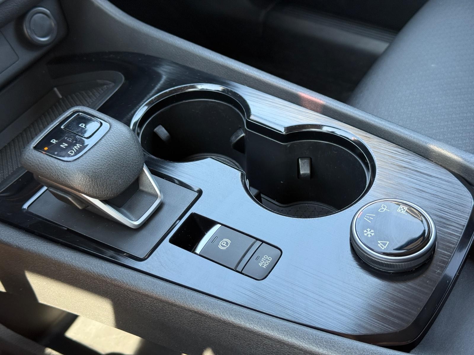 Nissan Rogue Vehicle Image 19