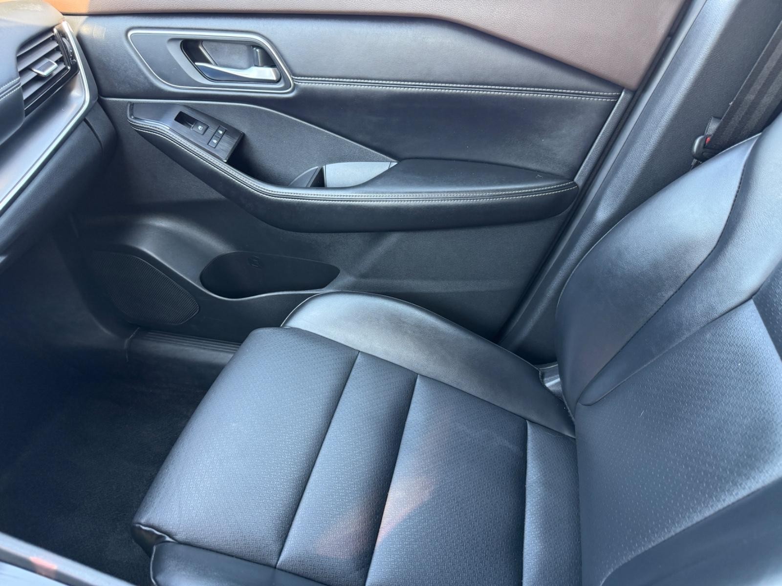 Nissan Rogue Vehicle Image 20