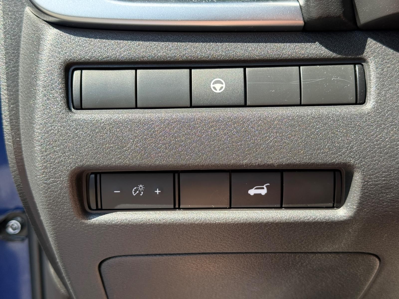 Nissan Rogue Vehicle Image 22