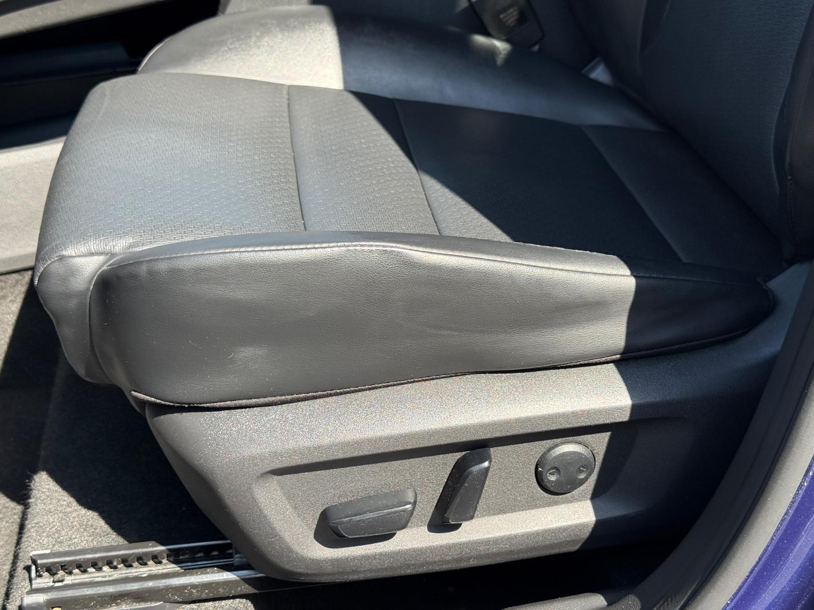 Nissan Rogue Vehicle Image 24