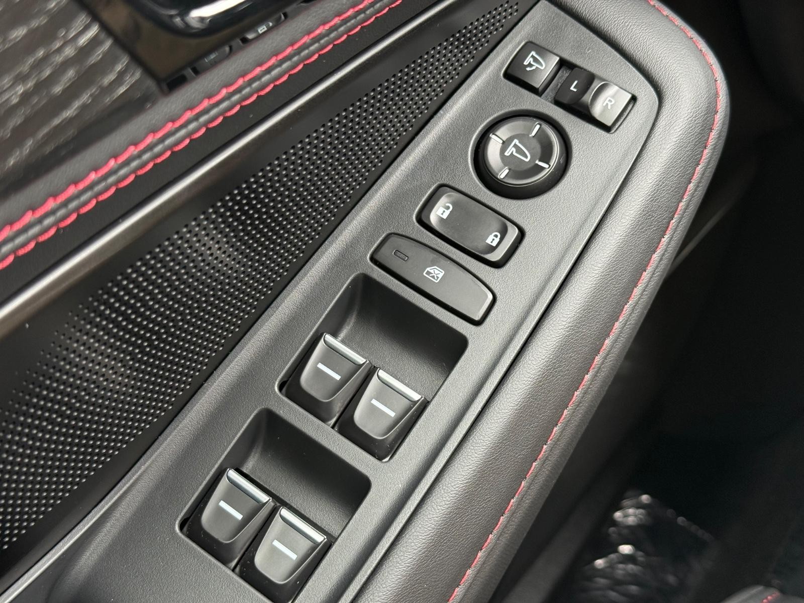 Acura MDX Vehicle Image 14