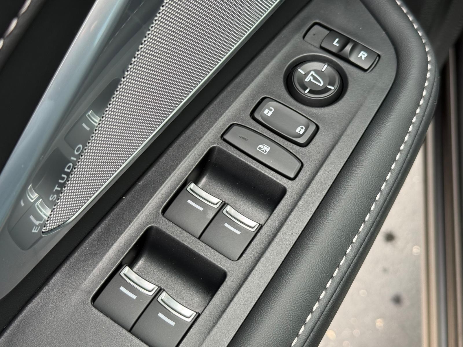 Acura RDX Vehicle Image 15