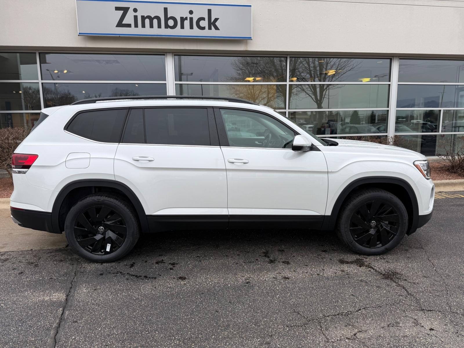 Volkswagen Atlas Vehicle Image 02