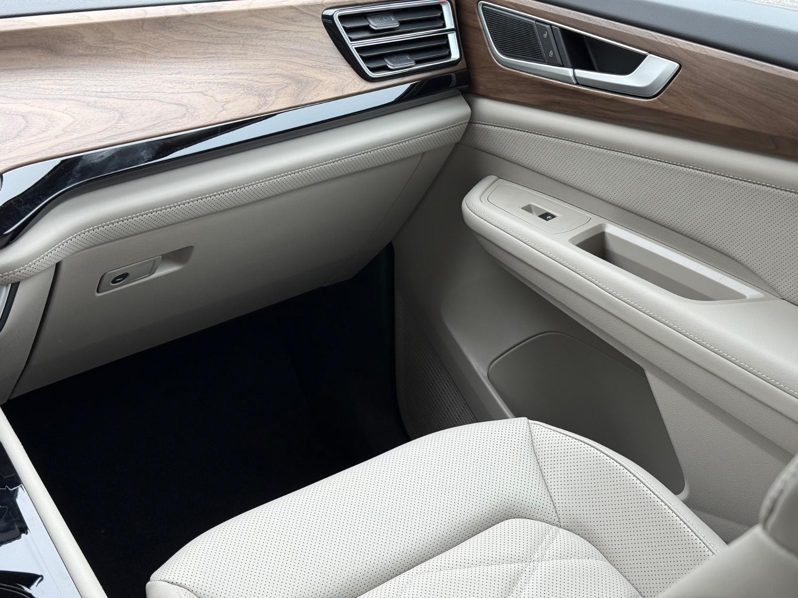 Volkswagen Atlas Vehicle Image 10