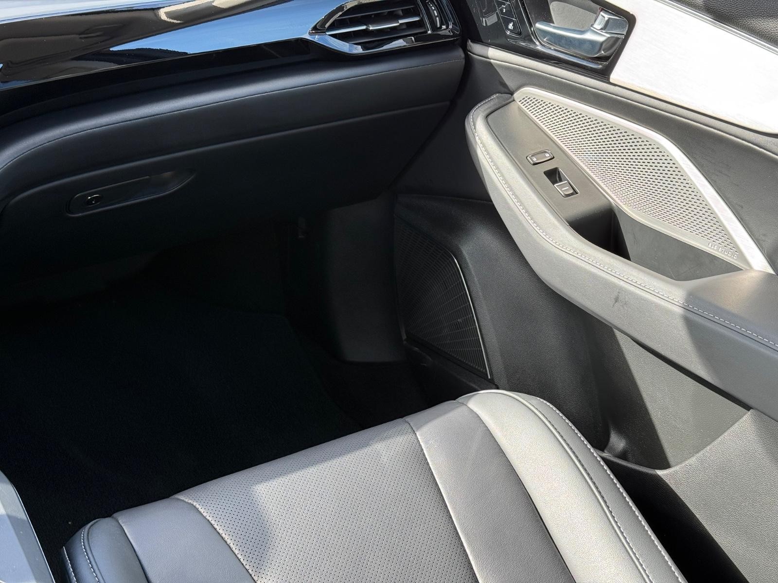 Acura MDX Vehicle Image 15