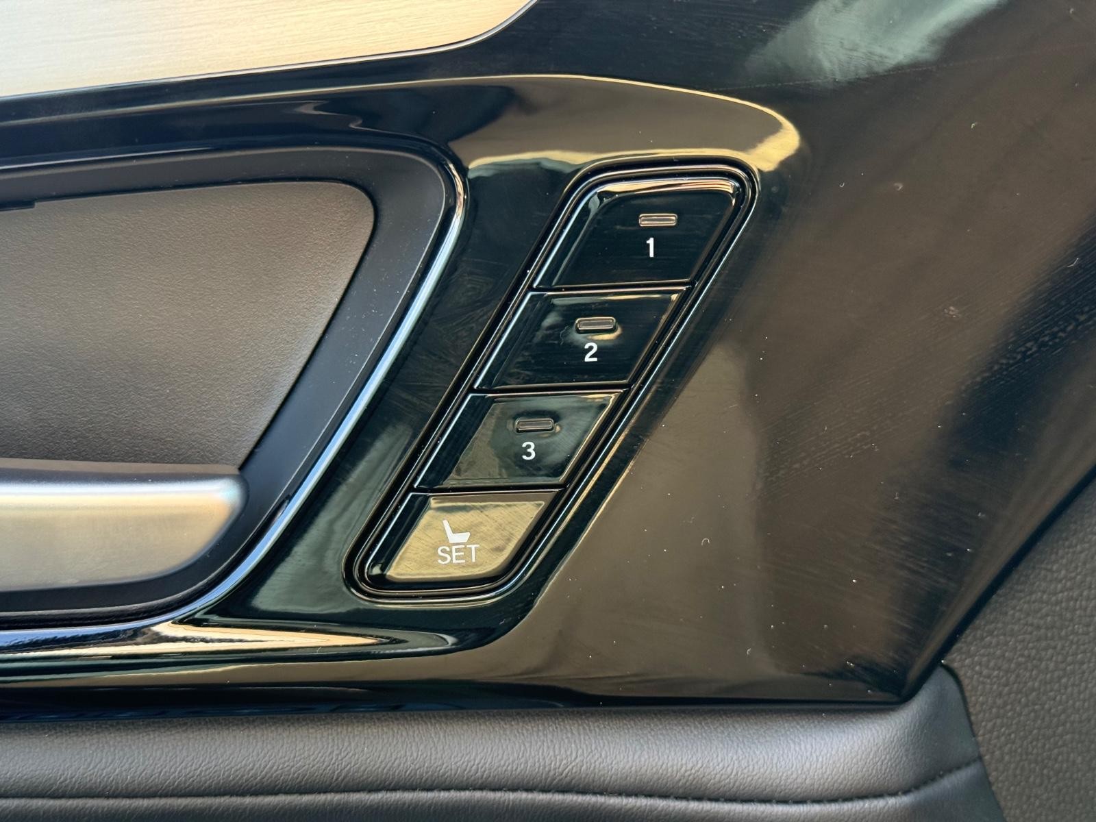 Acura MDX Vehicle Image 16