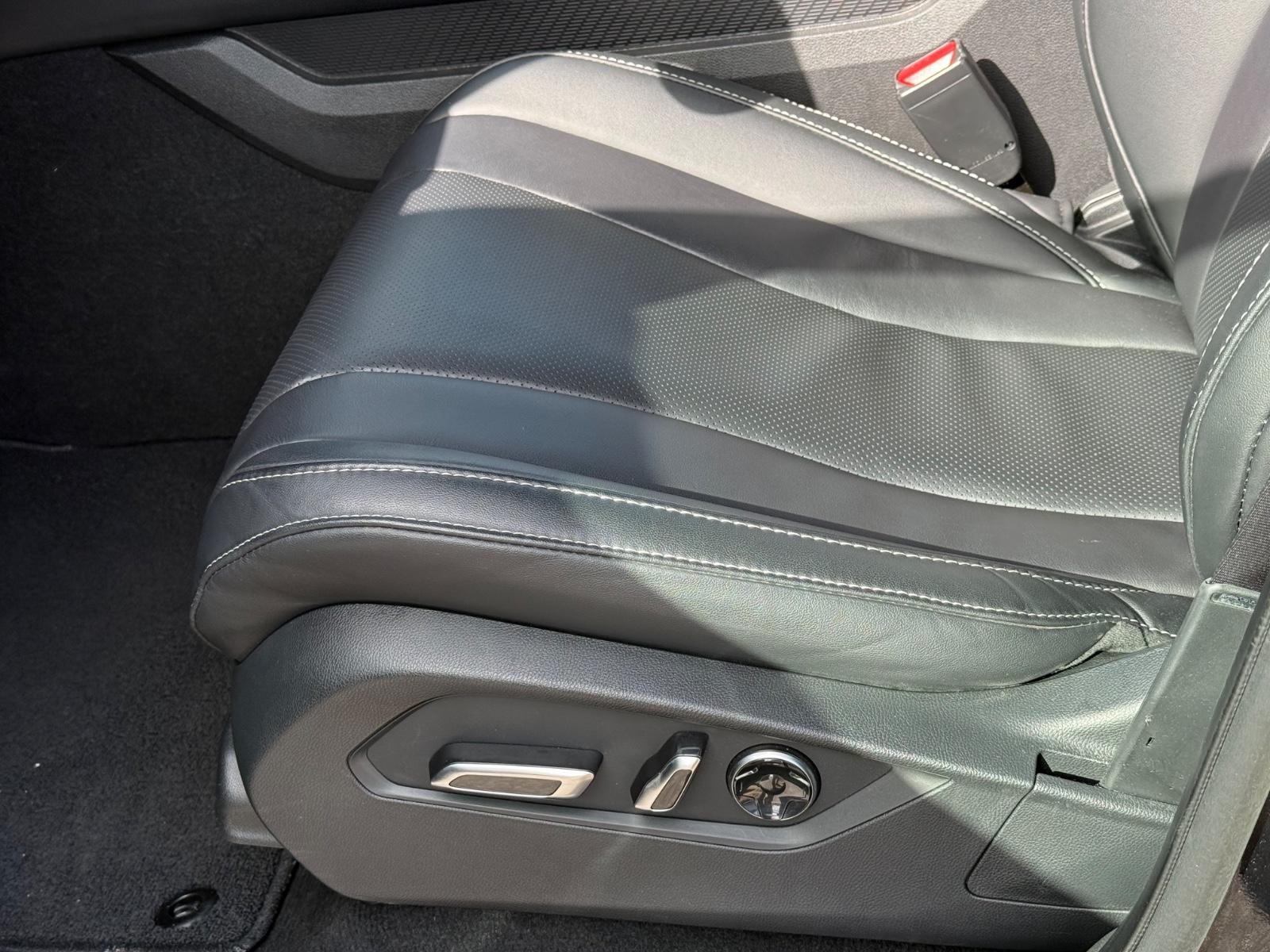 Acura MDX Vehicle Image 23