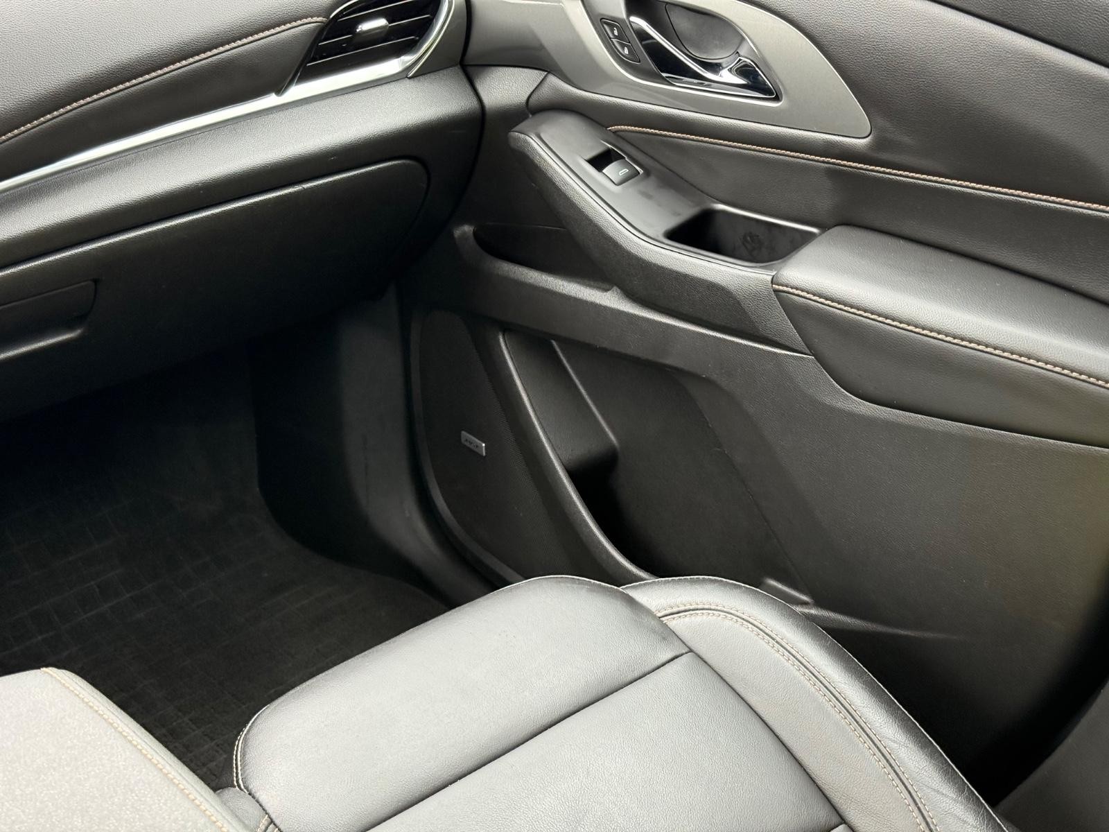 Chevrolet Traverse Vehicle Image 16