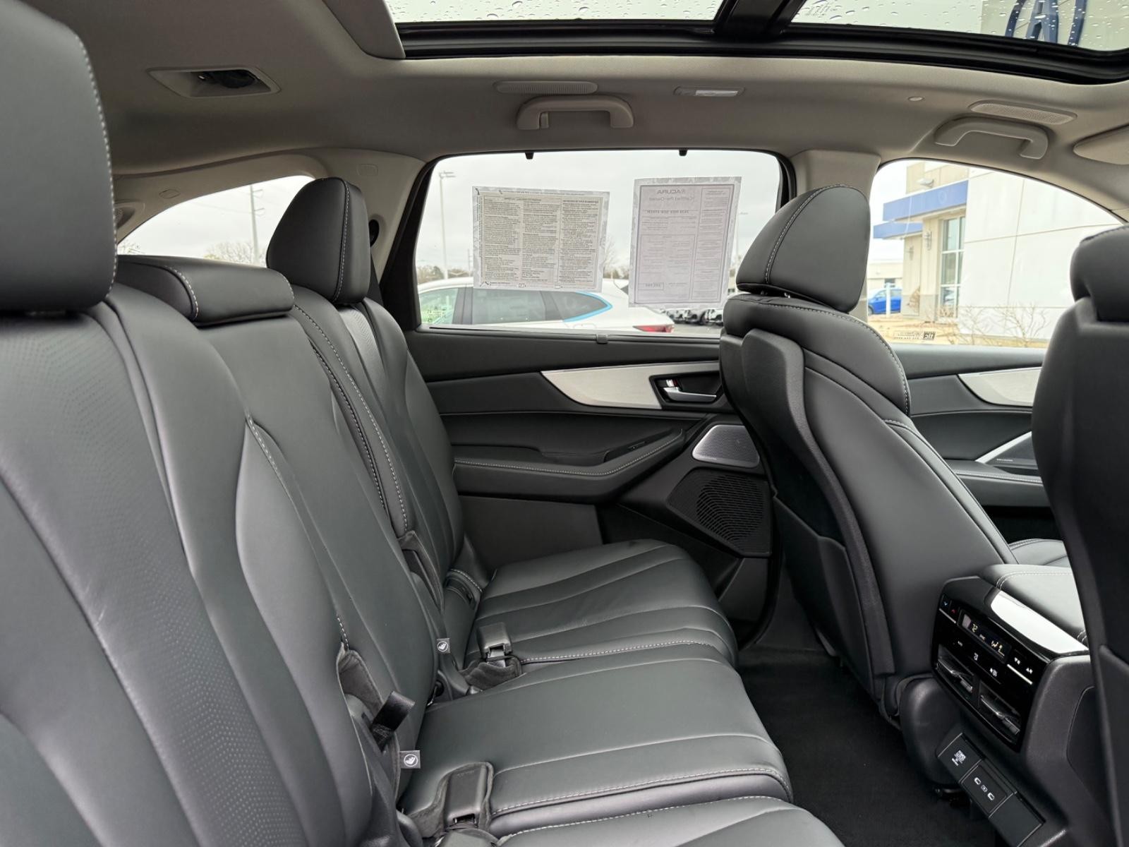 Acura MDX Vehicle Image 10