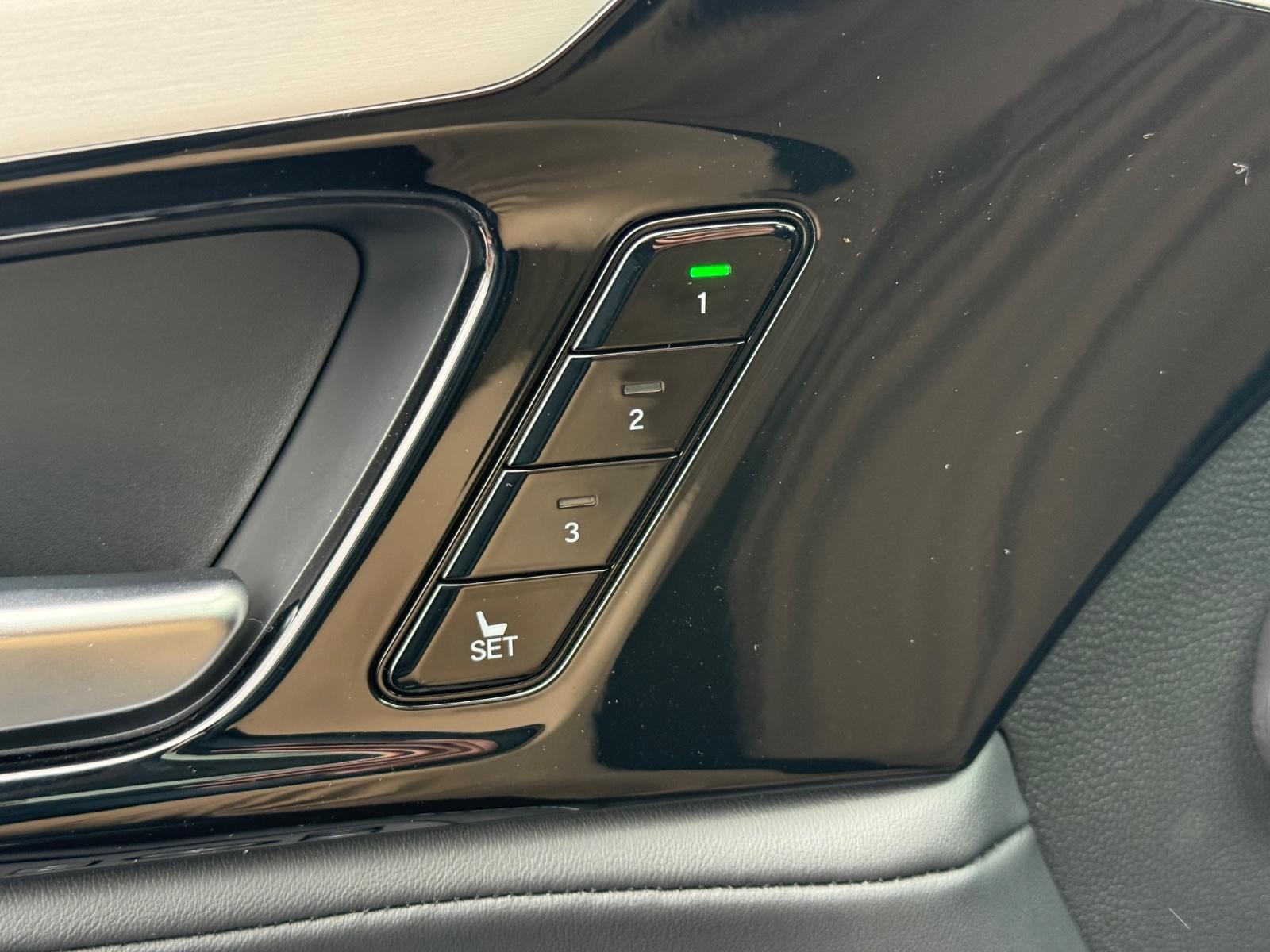 Acura MDX Vehicle Image 15