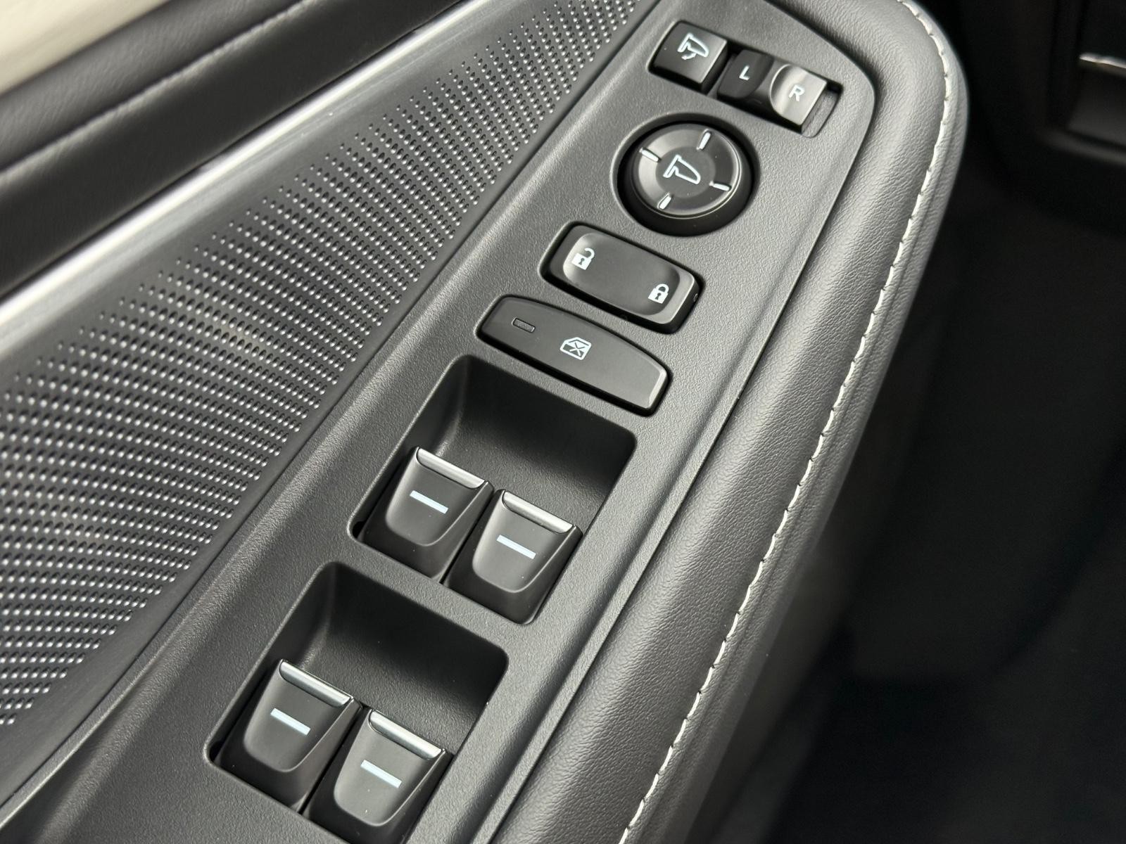 Acura MDX Vehicle Image 22