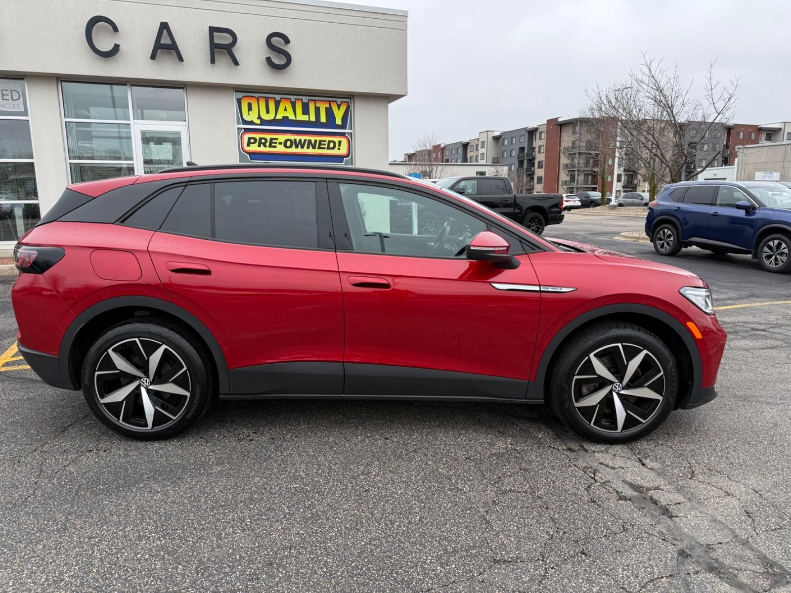 Volkswagen ID.4 Vehicle Image 02