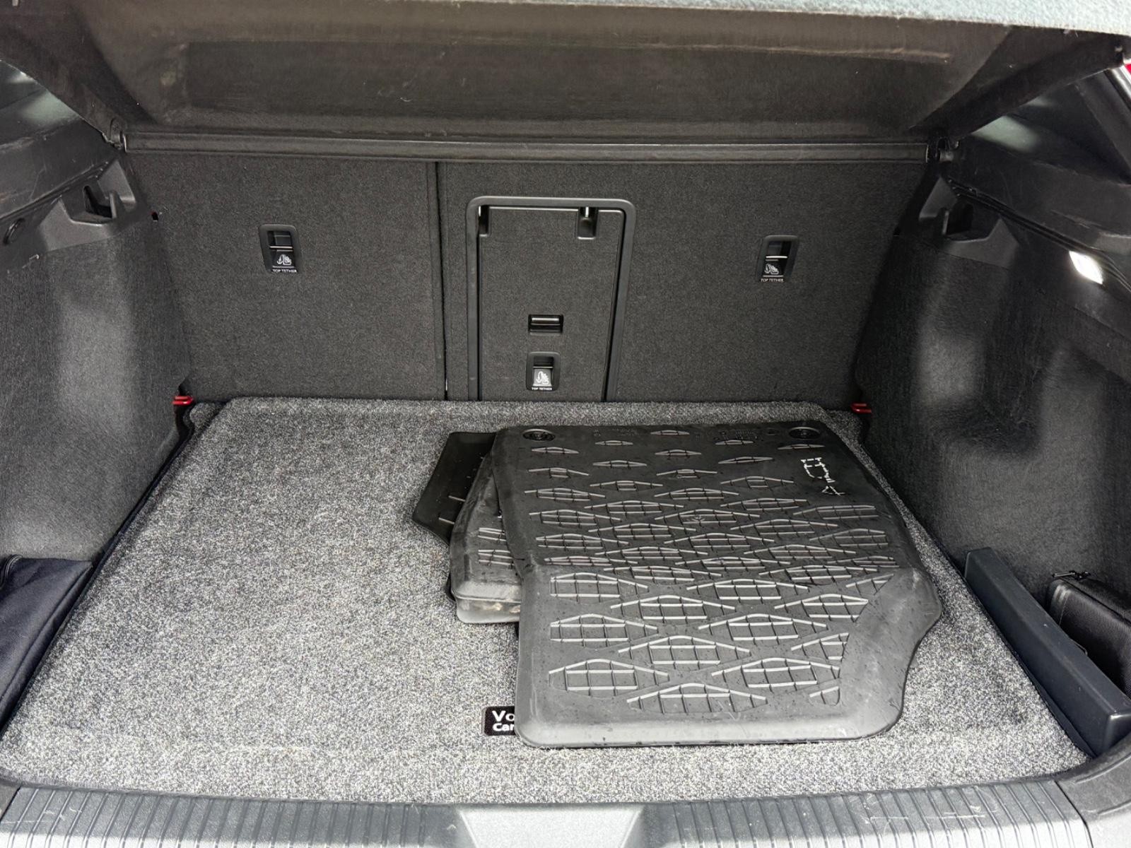 Volkswagen ID.4 Vehicle Image 05