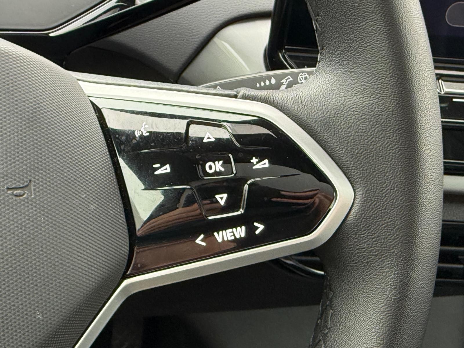 Volkswagen ID.4 Vehicle Image 16