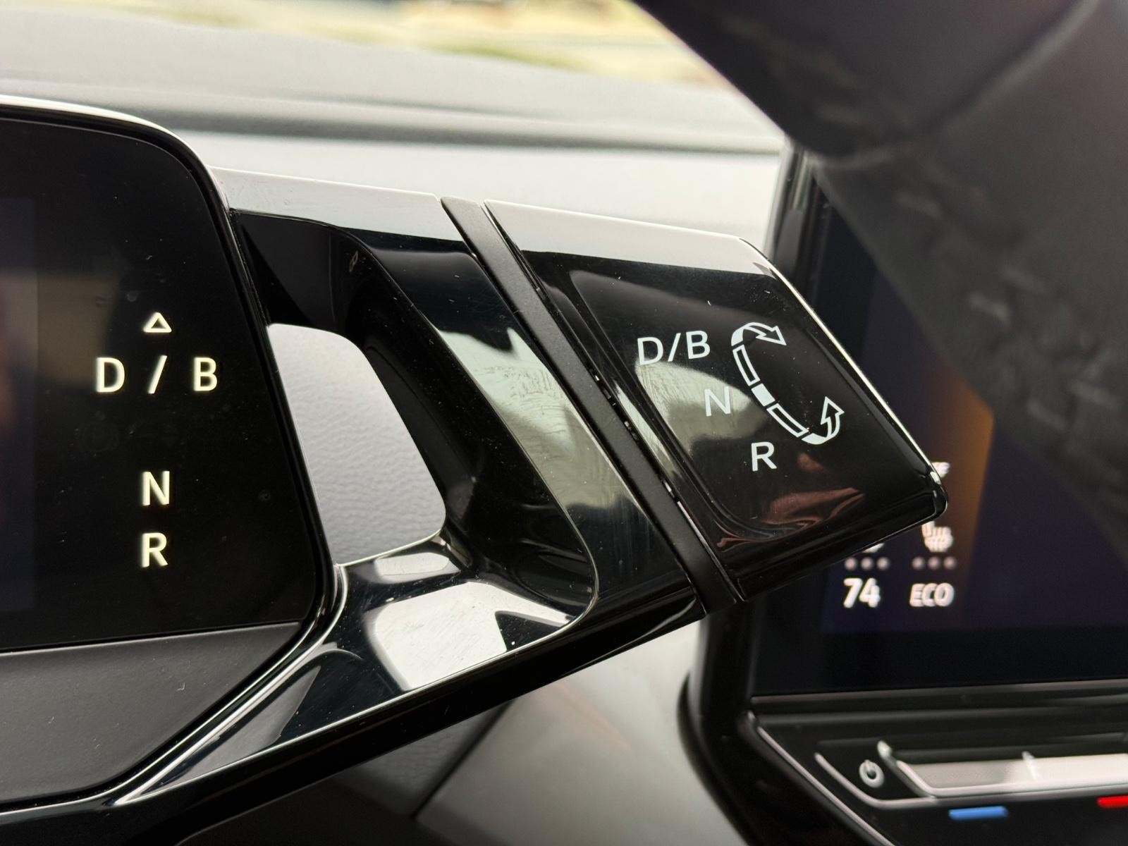 Volkswagen ID.4 Vehicle Image 17