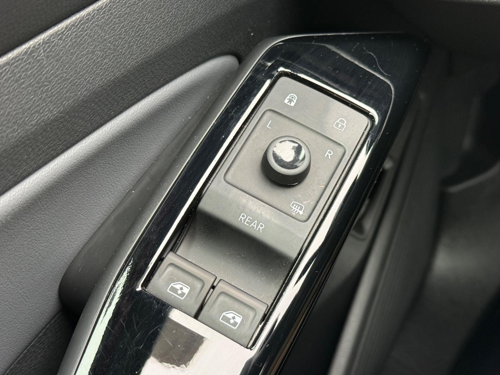 Volkswagen ID.4 Vehicle Image 20