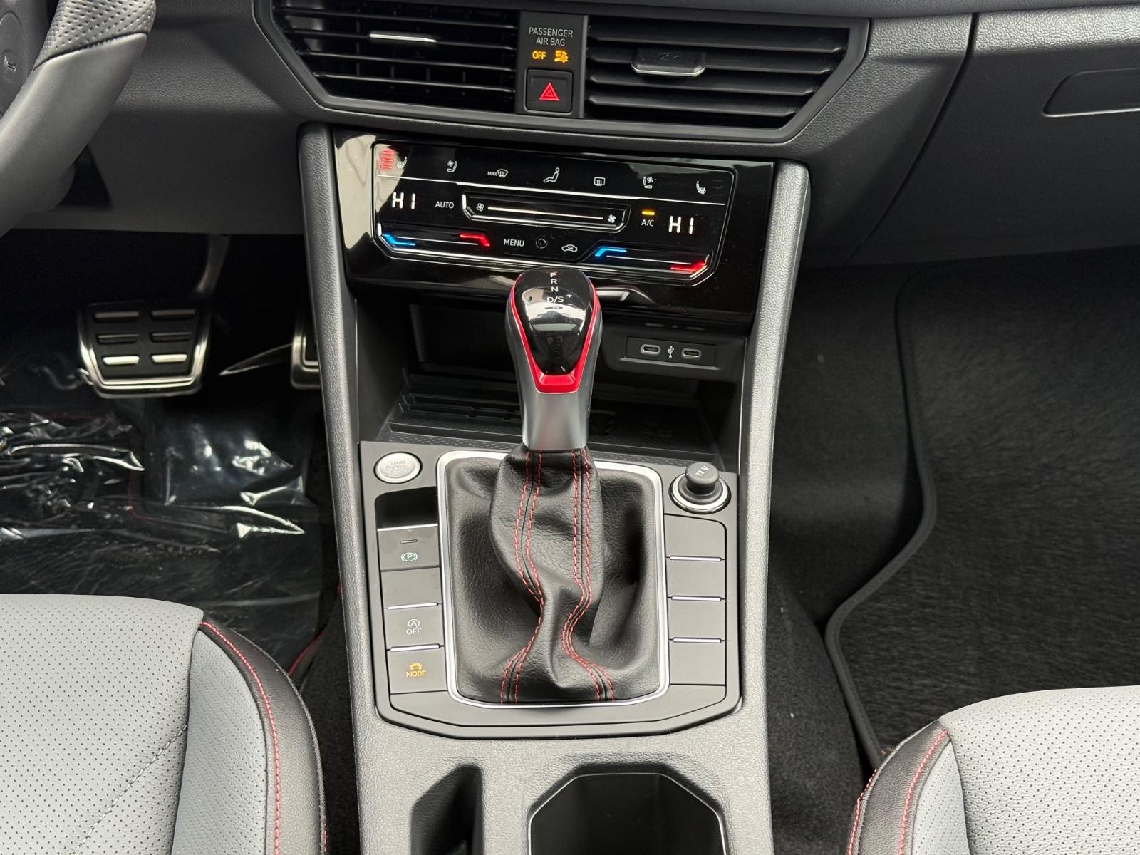 Volkswagen Jetta GLI Vehicle Image 08