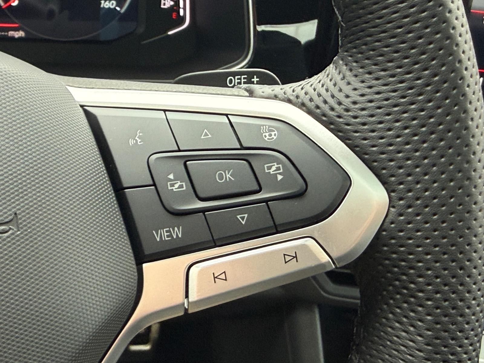 Volkswagen Jetta GLI Vehicle Image 12