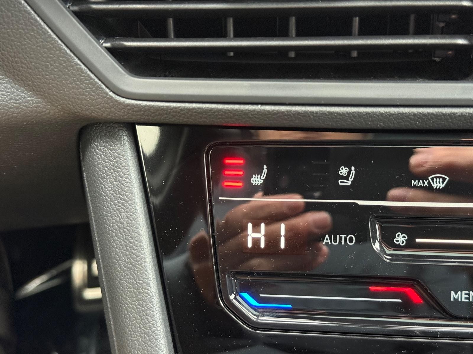 Volkswagen Jetta GLI Vehicle Image 14