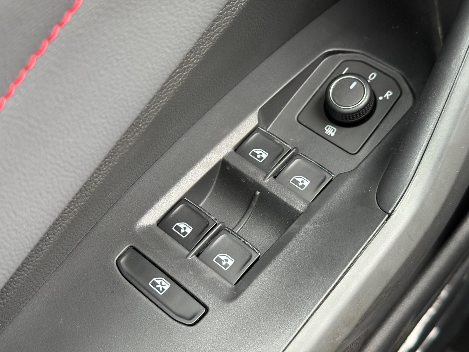 Volkswagen Jetta GLI Vehicle Image 15