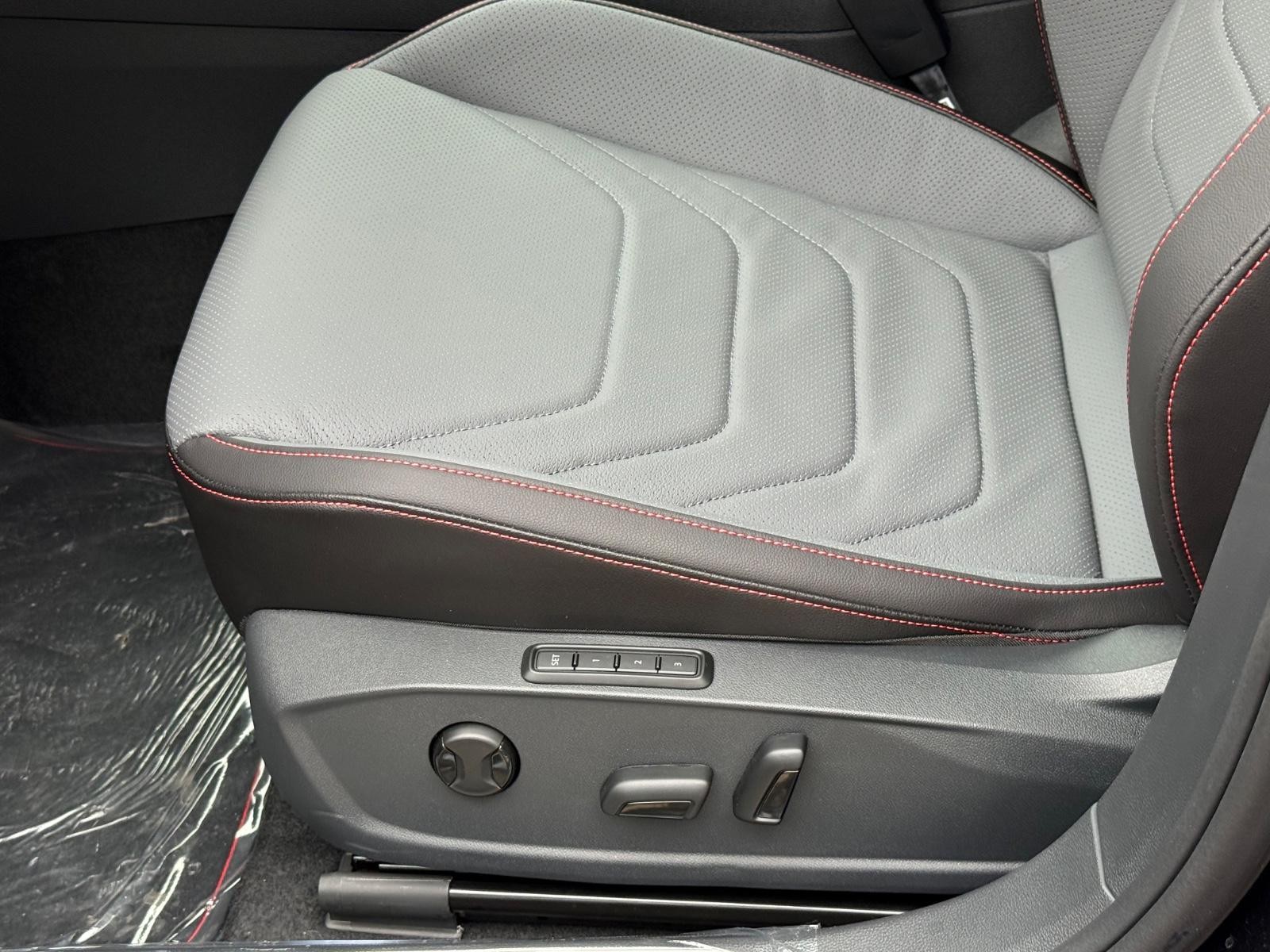 Volkswagen Jetta GLI Vehicle Image 16