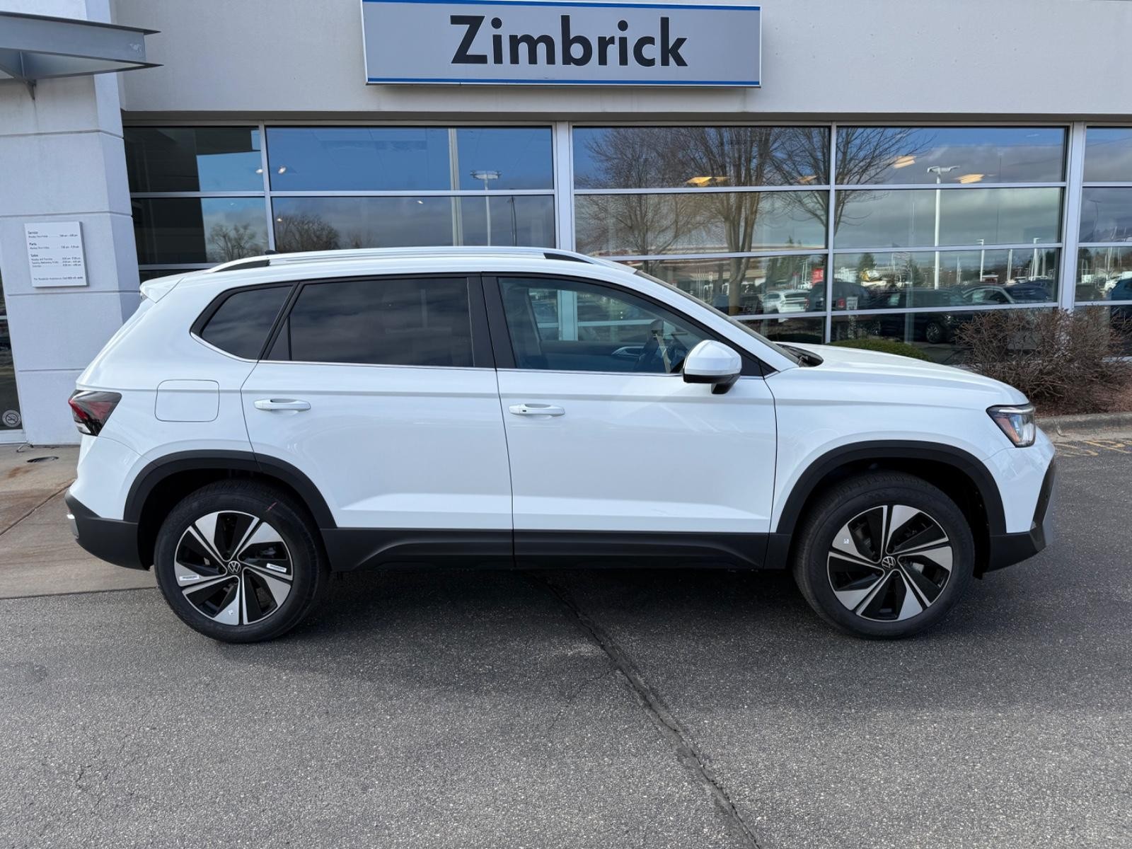 Volkswagen Taos Vehicle Image 02