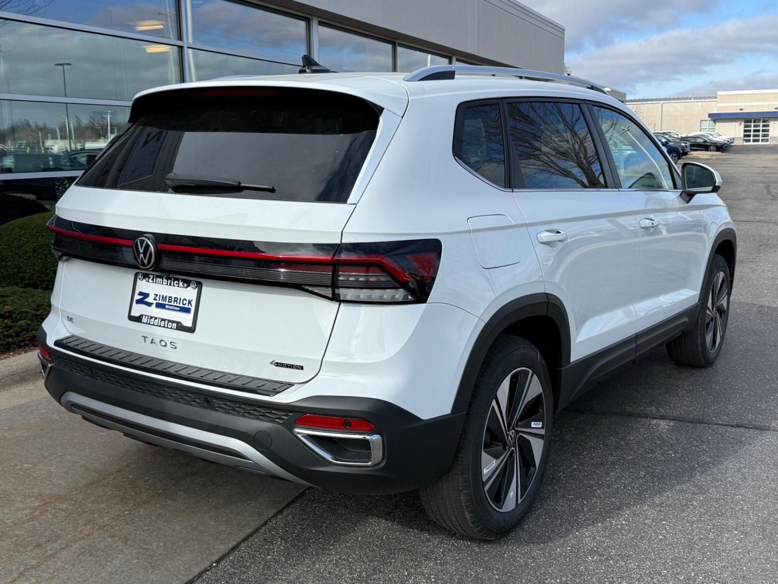 Volkswagen Taos Vehicle Image 03