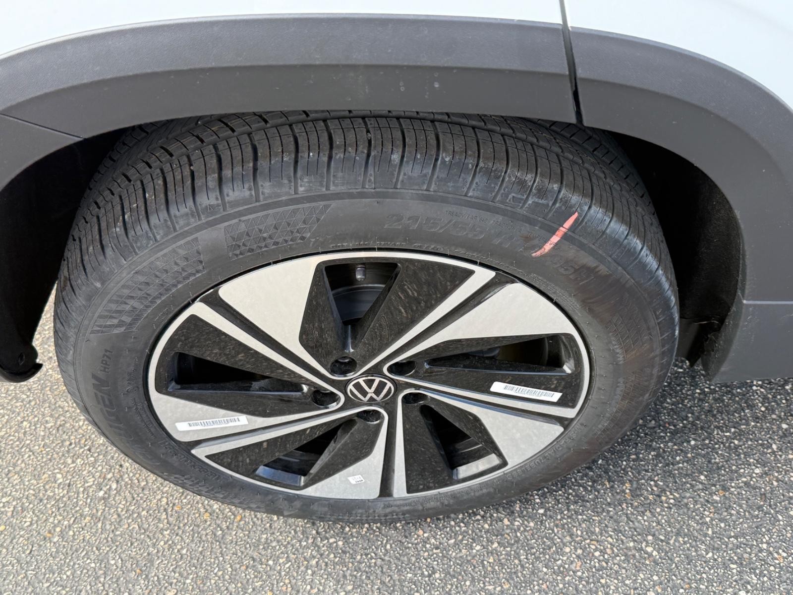 Volkswagen Taos Vehicle Image 04