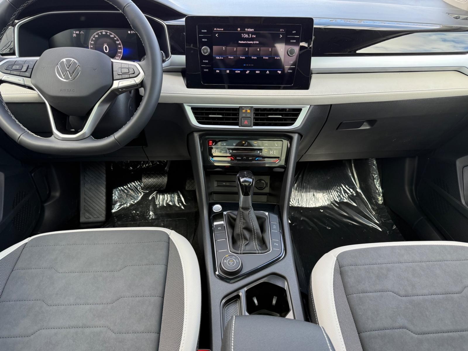 Volkswagen Taos Vehicle Image 06