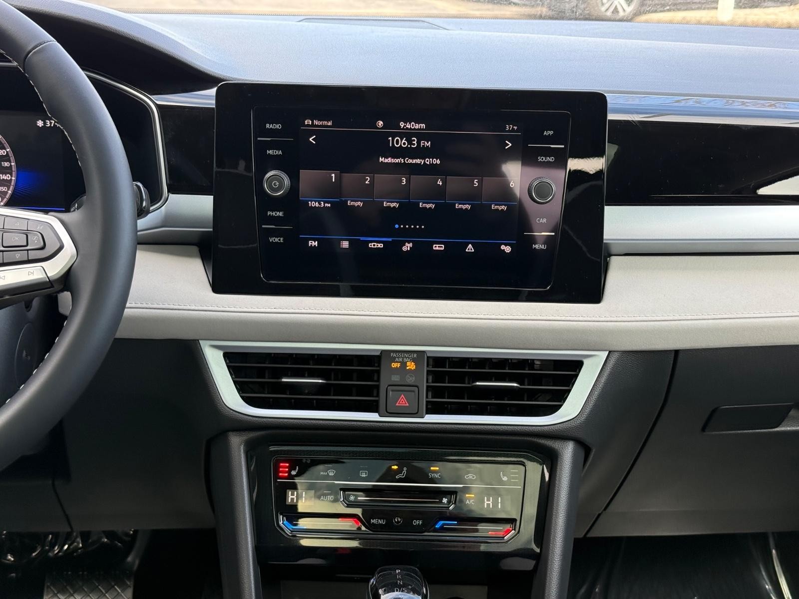 Volkswagen Taos Vehicle Image 07