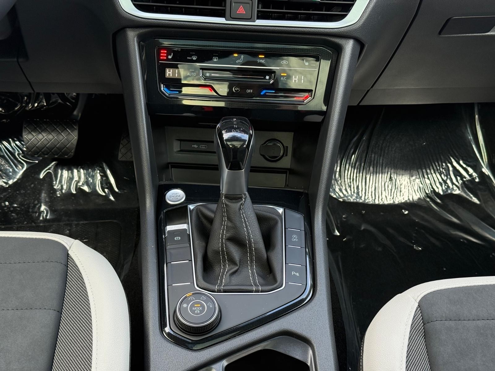 Volkswagen Taos Vehicle Image 08