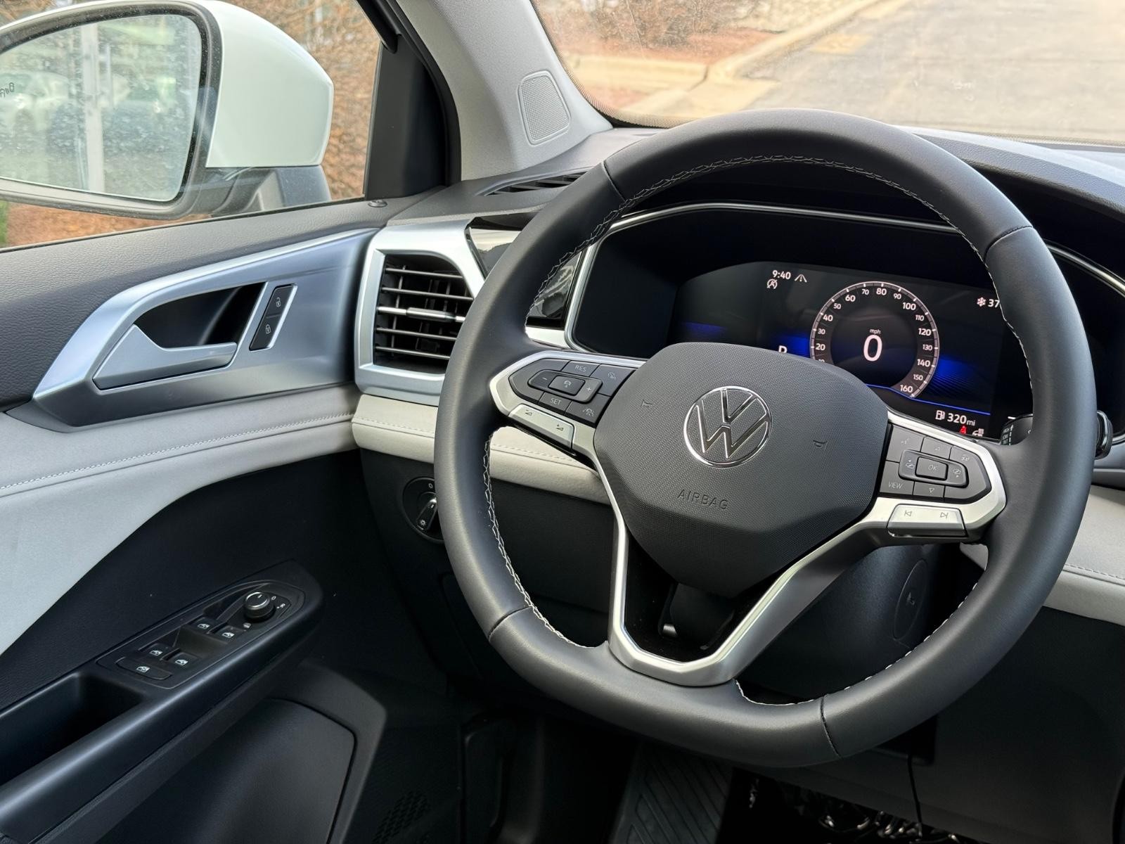 Volkswagen Taos Vehicle Image 09