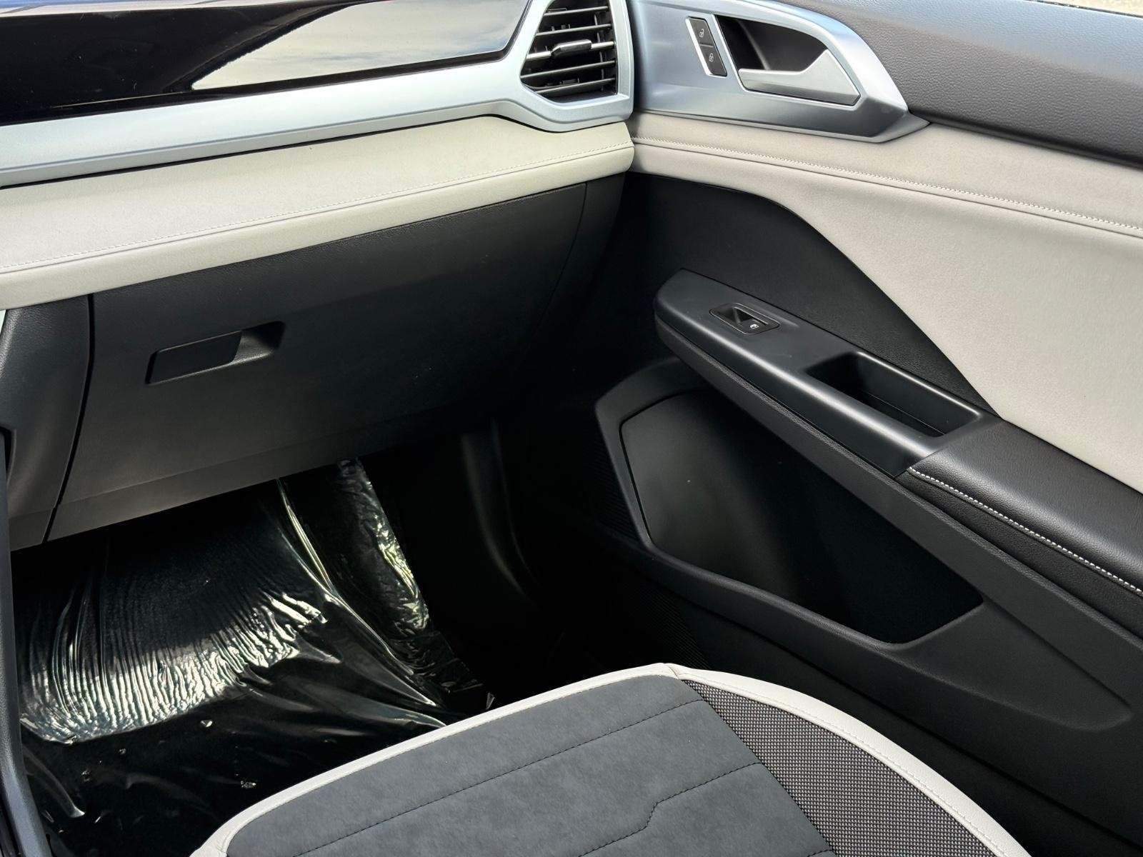 Volkswagen Taos Vehicle Image 10