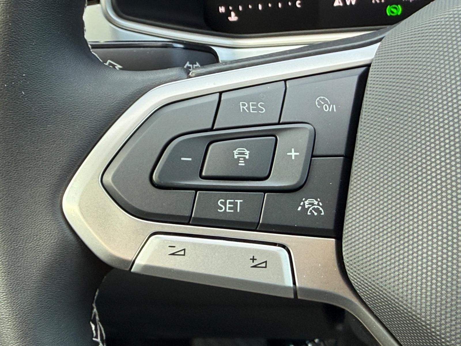 Volkswagen Taos Vehicle Image 11