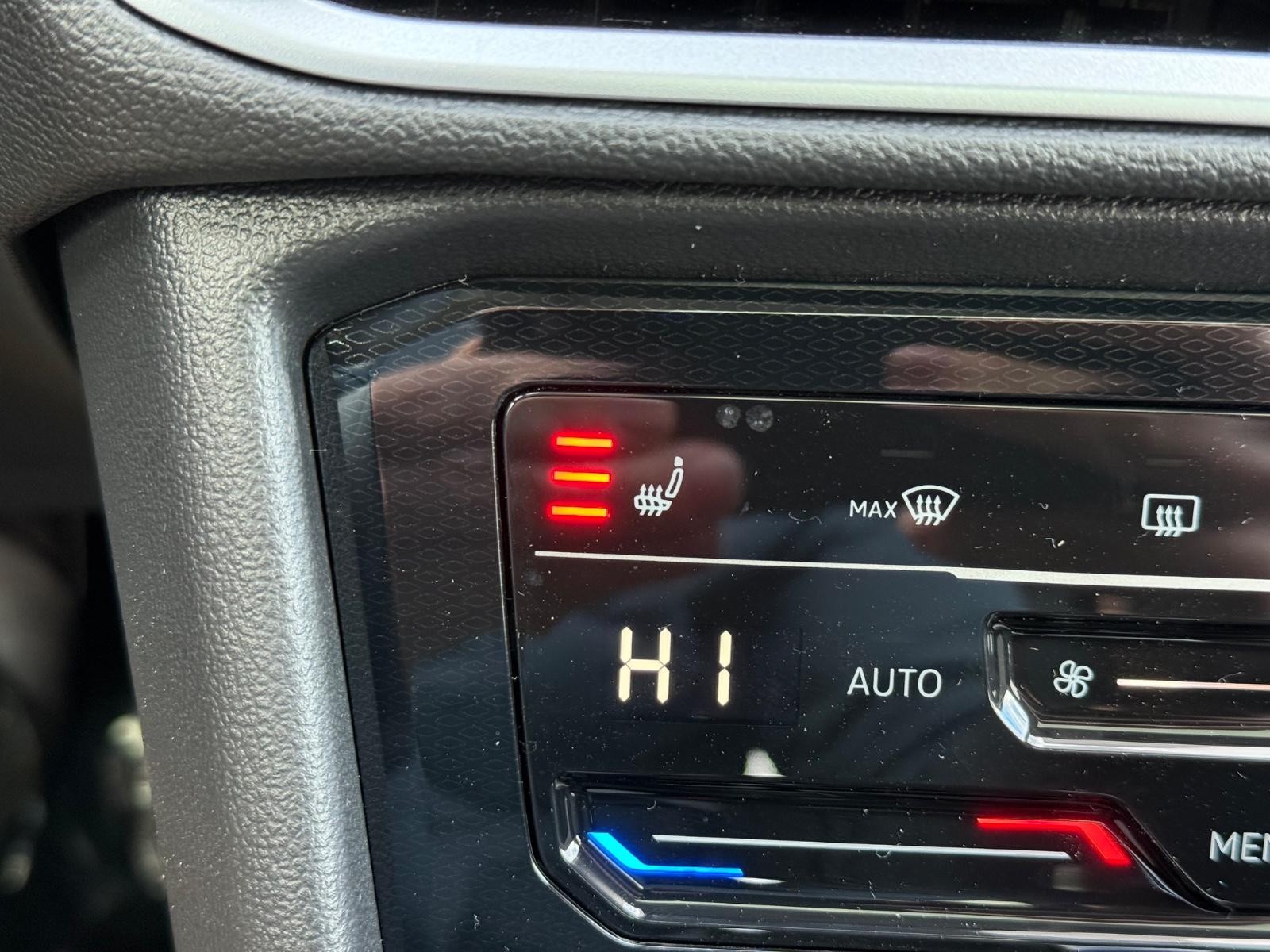 Volkswagen Taos Vehicle Image 14