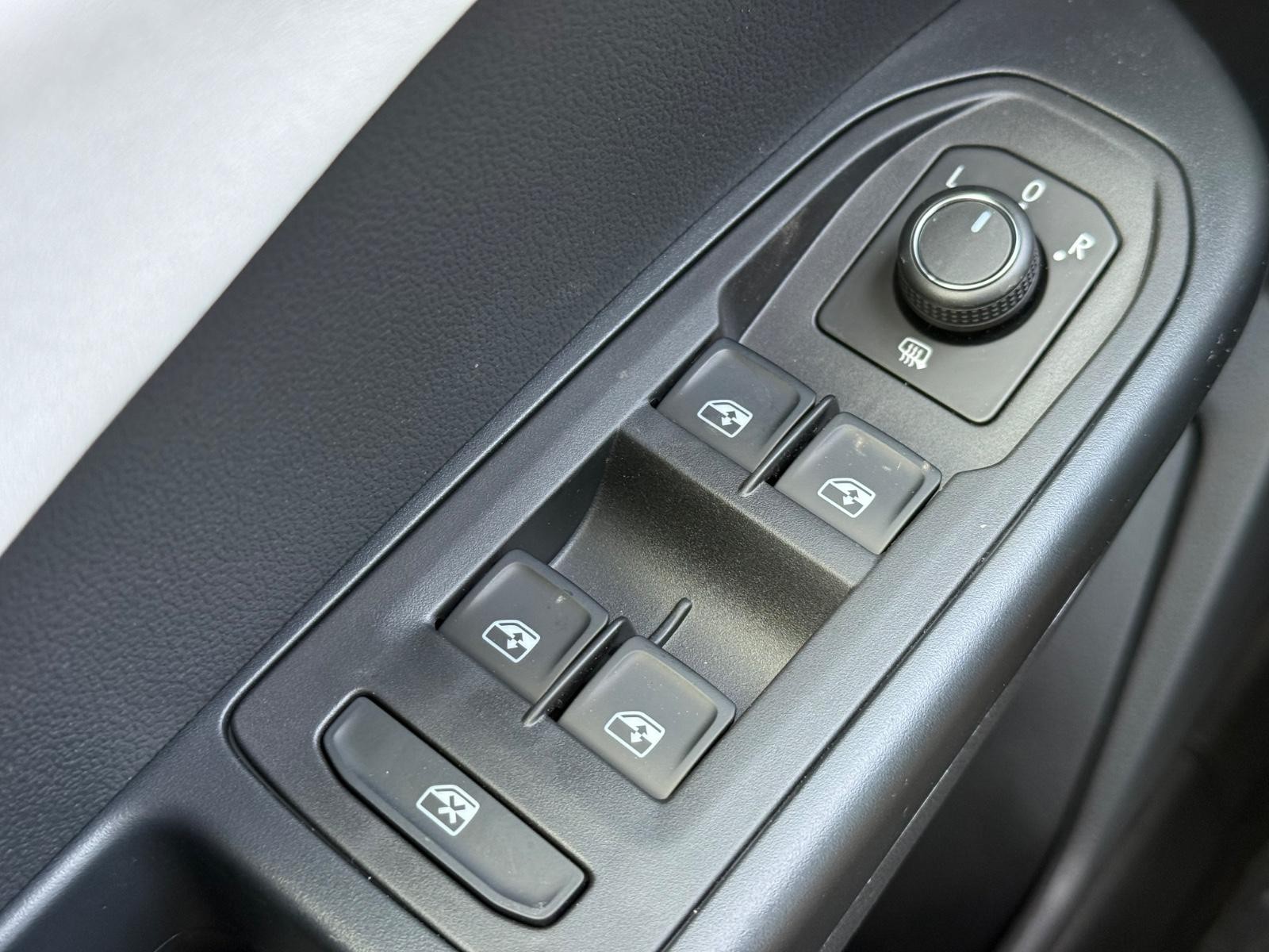 Volkswagen Taos Vehicle Image 15