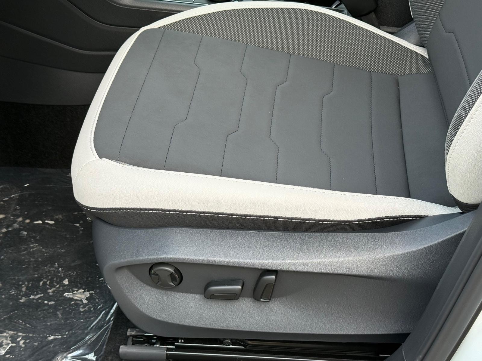 Volkswagen Taos Vehicle Image 16