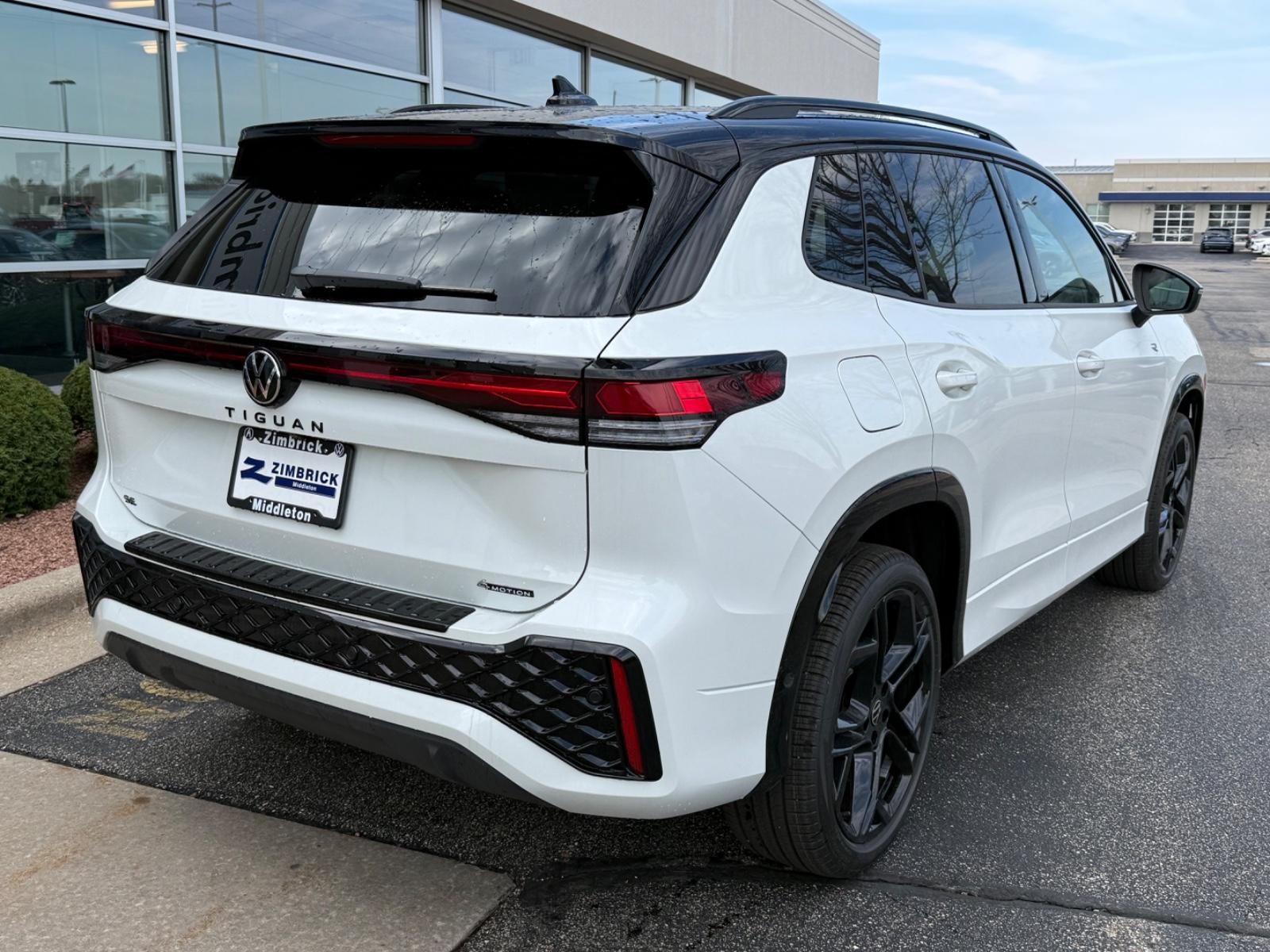 Volkswagen Tiguan Vehicle Image 03