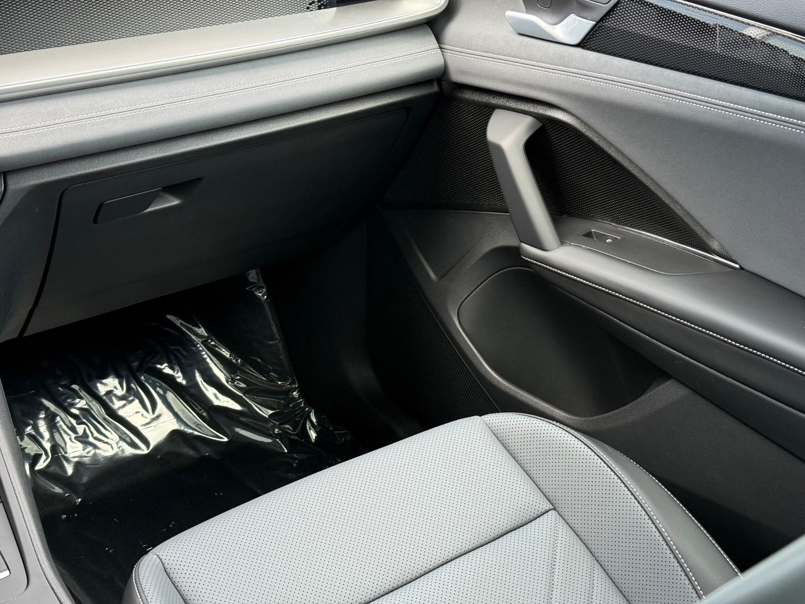 Volkswagen Tiguan Vehicle Image 09