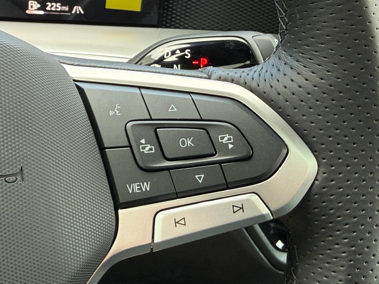 Volkswagen Tiguan Vehicle Image 11