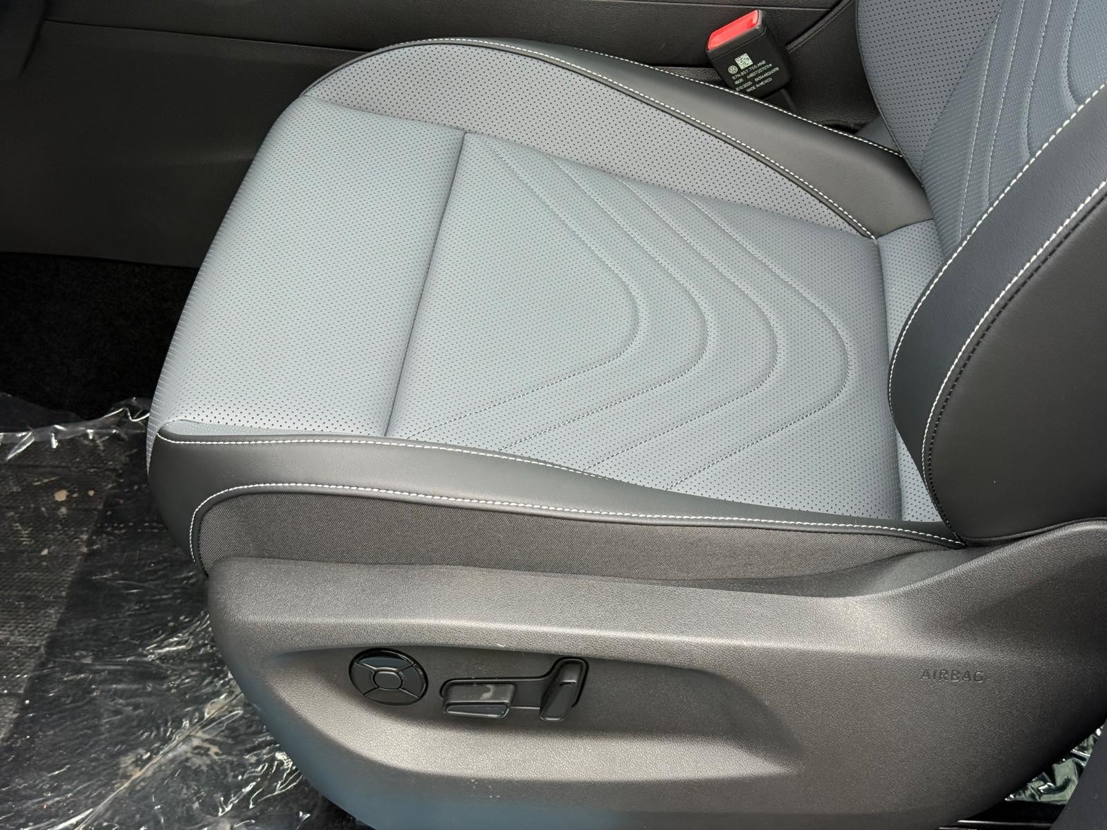 Volkswagen Tiguan Vehicle Image 16