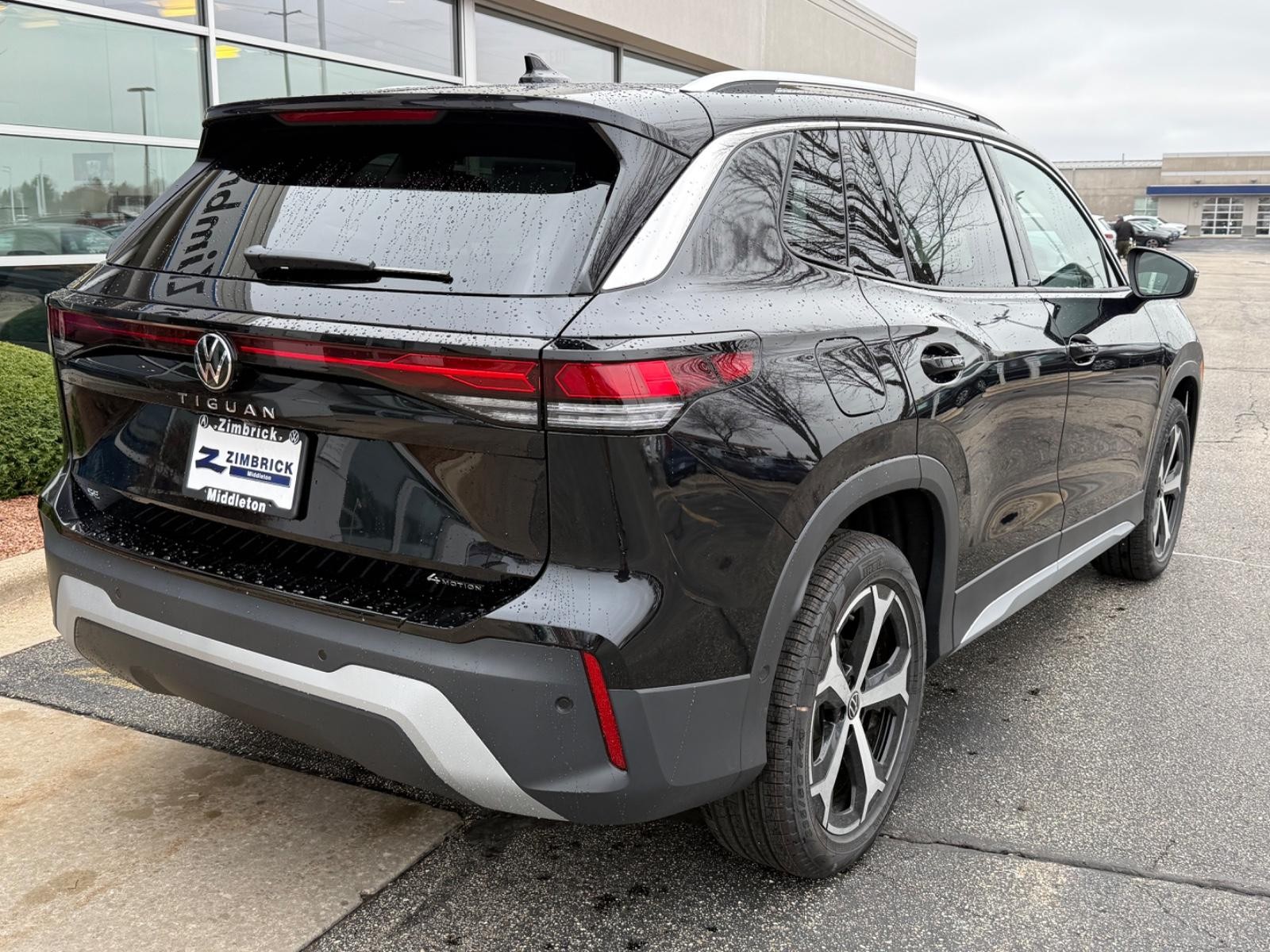 Volkswagen Tiguan Vehicle Image 03