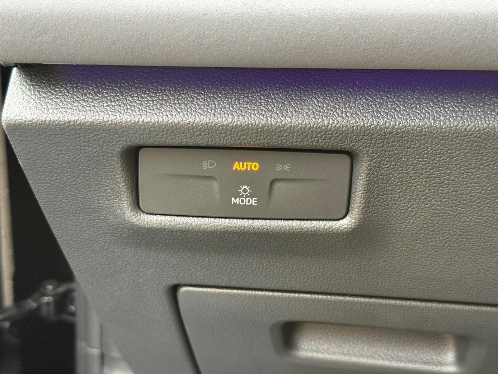 Volkswagen Tiguan Vehicle Image 14