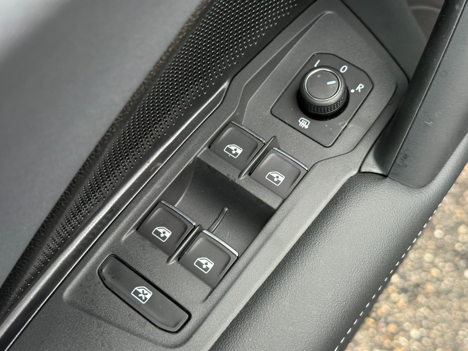 Volkswagen Tiguan Vehicle Image 15