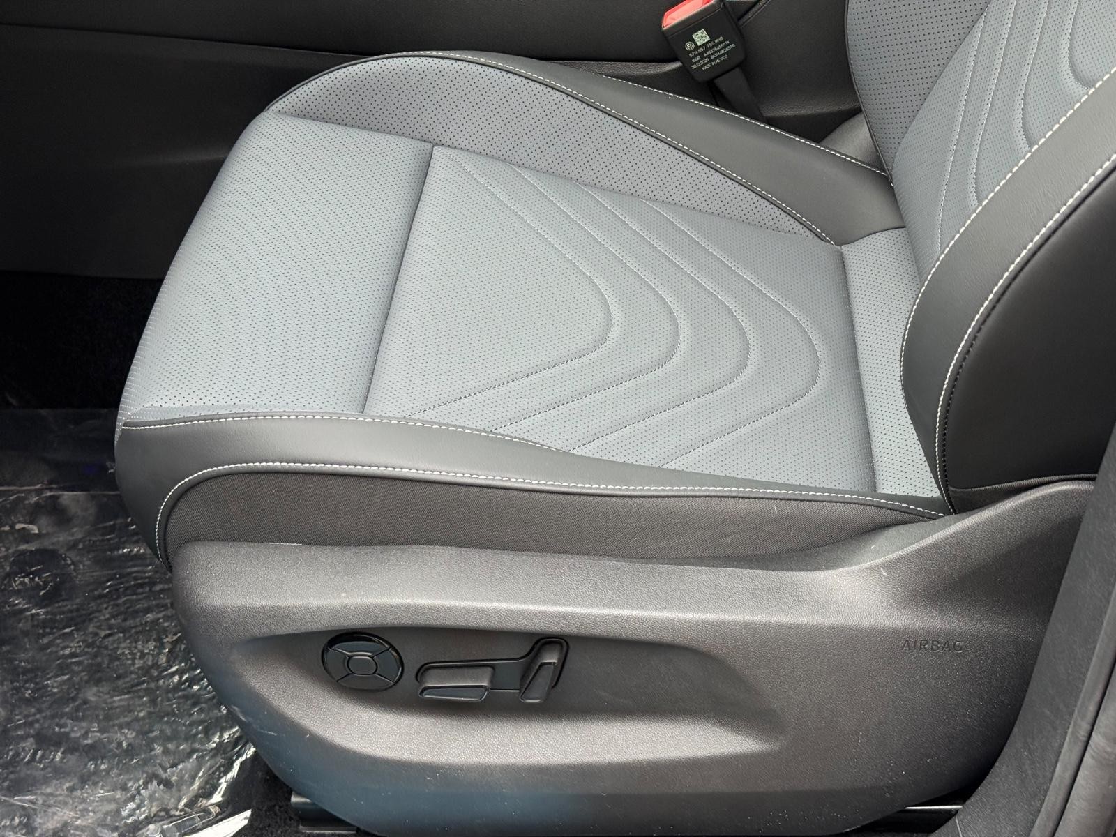 Volkswagen Tiguan Vehicle Image 16