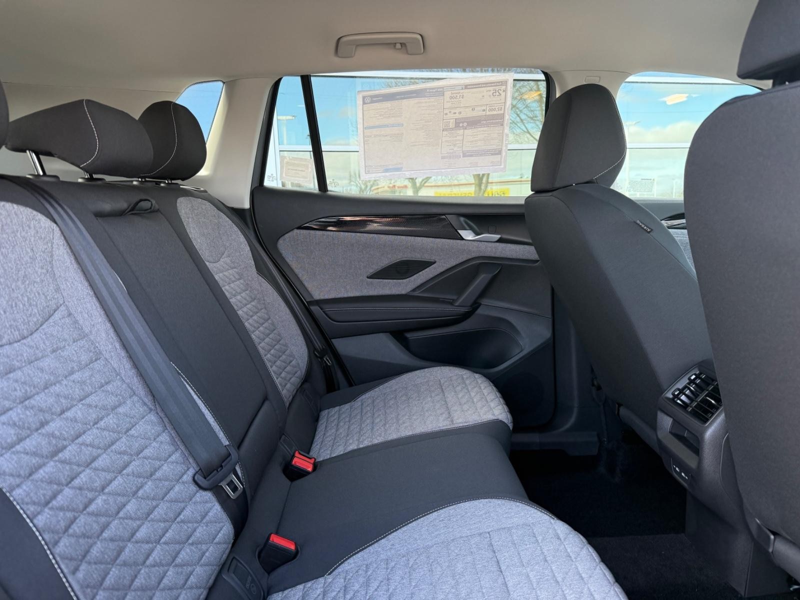 Volkswagen Tiguan Vehicle Image 05