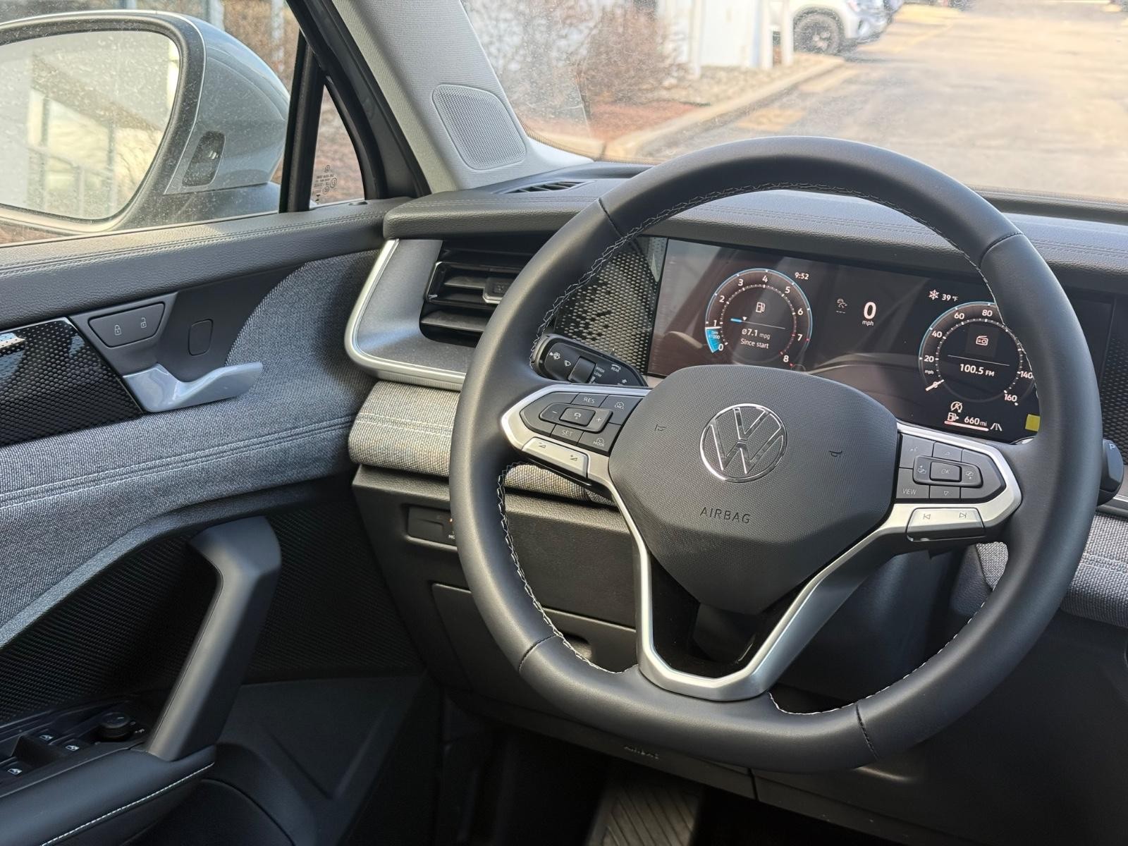 Volkswagen Tiguan Vehicle Image 08