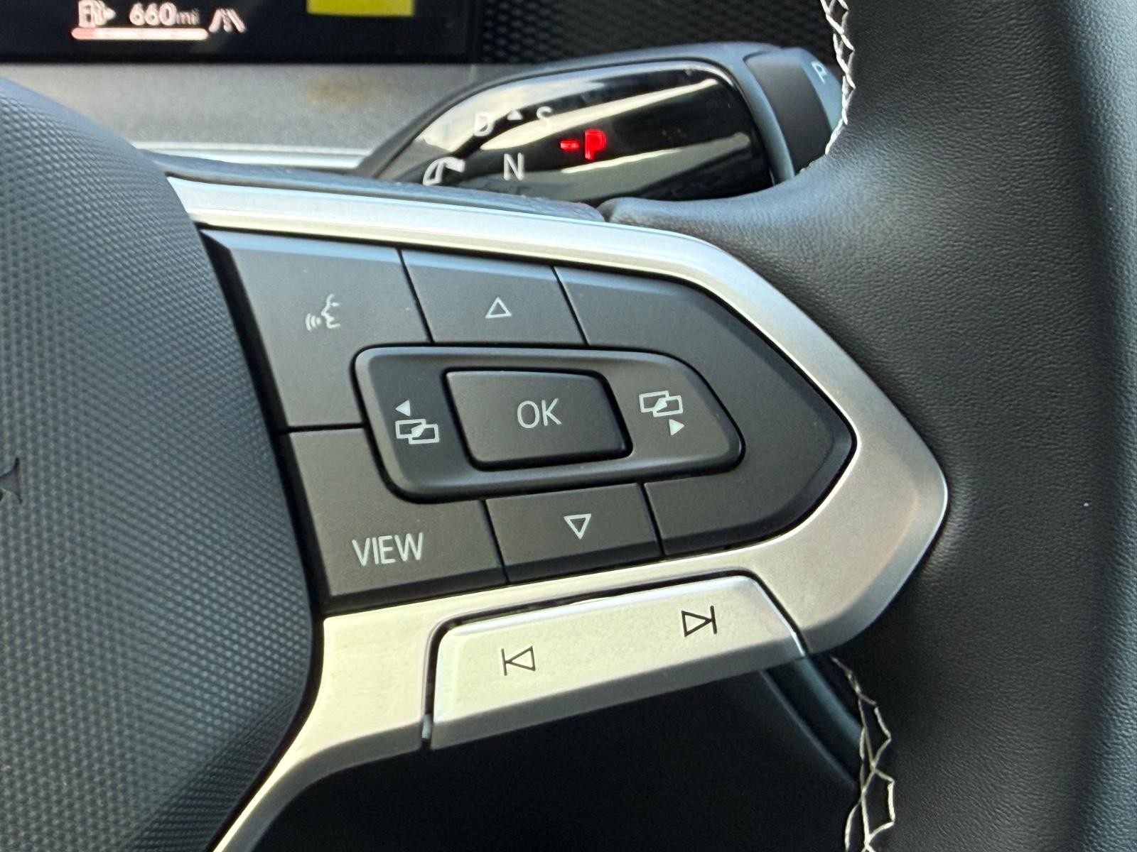 Volkswagen Tiguan Vehicle Image 11