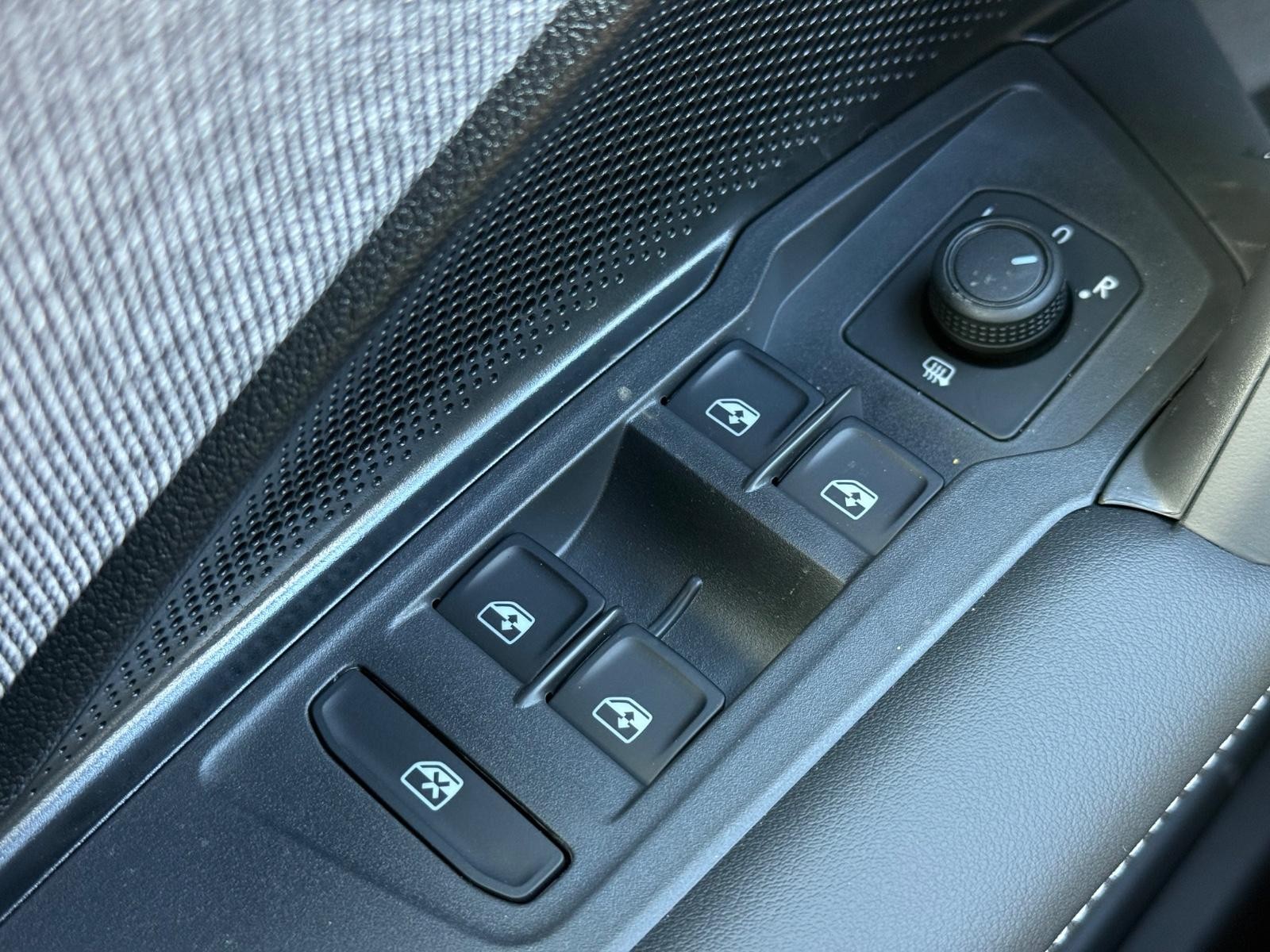 Volkswagen Tiguan Vehicle Image 15